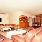 别墅 圣拉斐尔德平原皮耶鲁克斯李森特别墅酒店 Saint-Raphaël