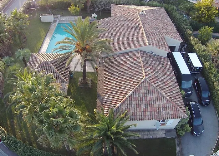 Villa Luxueuse Recente A Raphael De Plain Pied