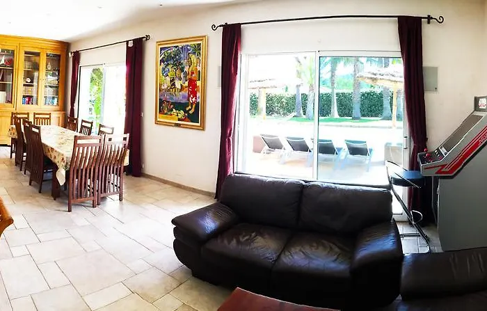 Villa Luxueuse Recente A Raphael De Plain Pied